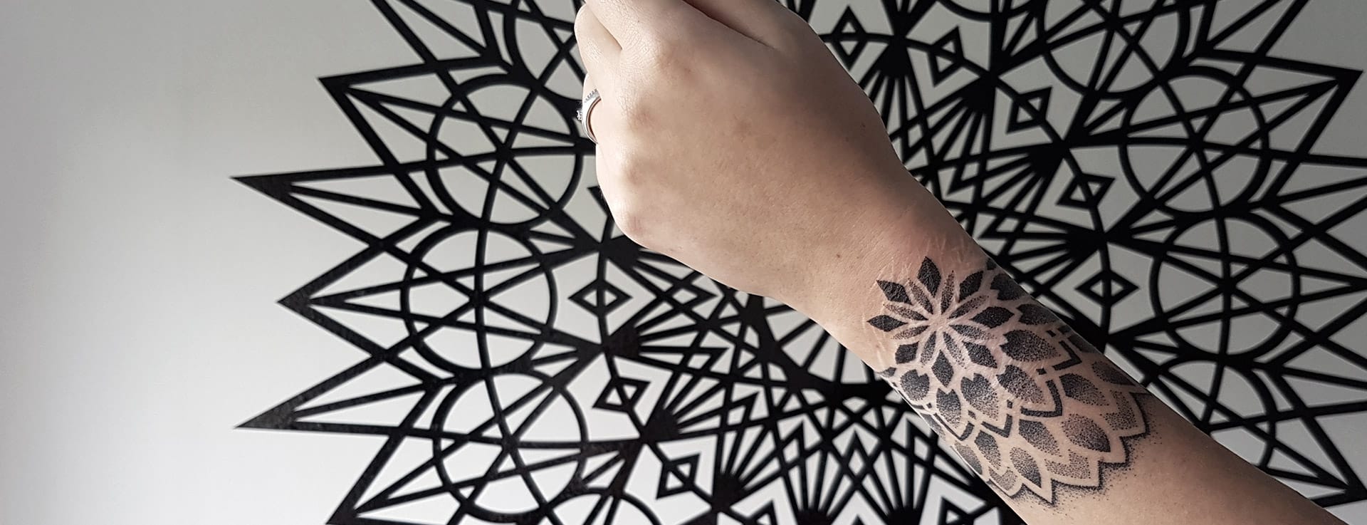 dotwork-litteken-coverup-paranoir