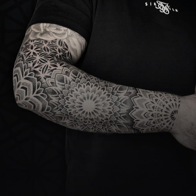 dotwork-mandala-sleeve-paranoir-ink-3