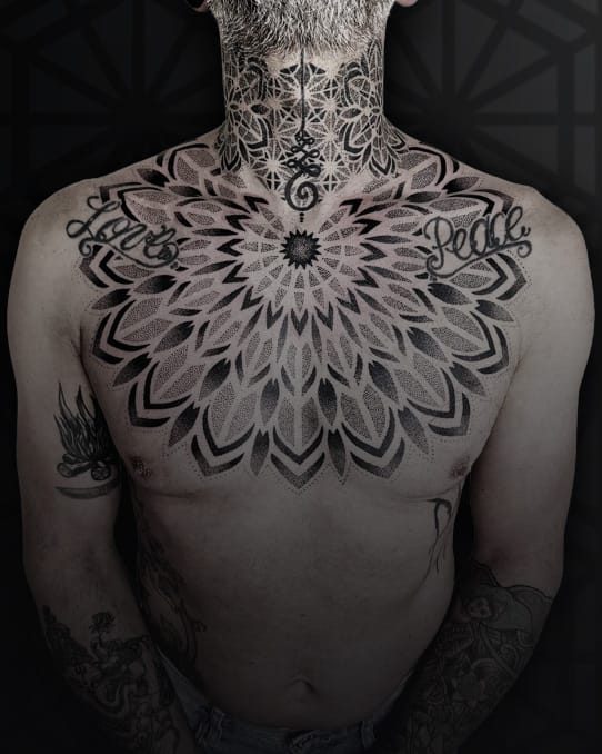 mandala tattoo borst