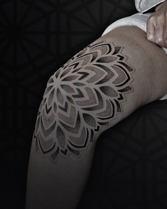 dotwork mandala tattoo knie paranoir ink