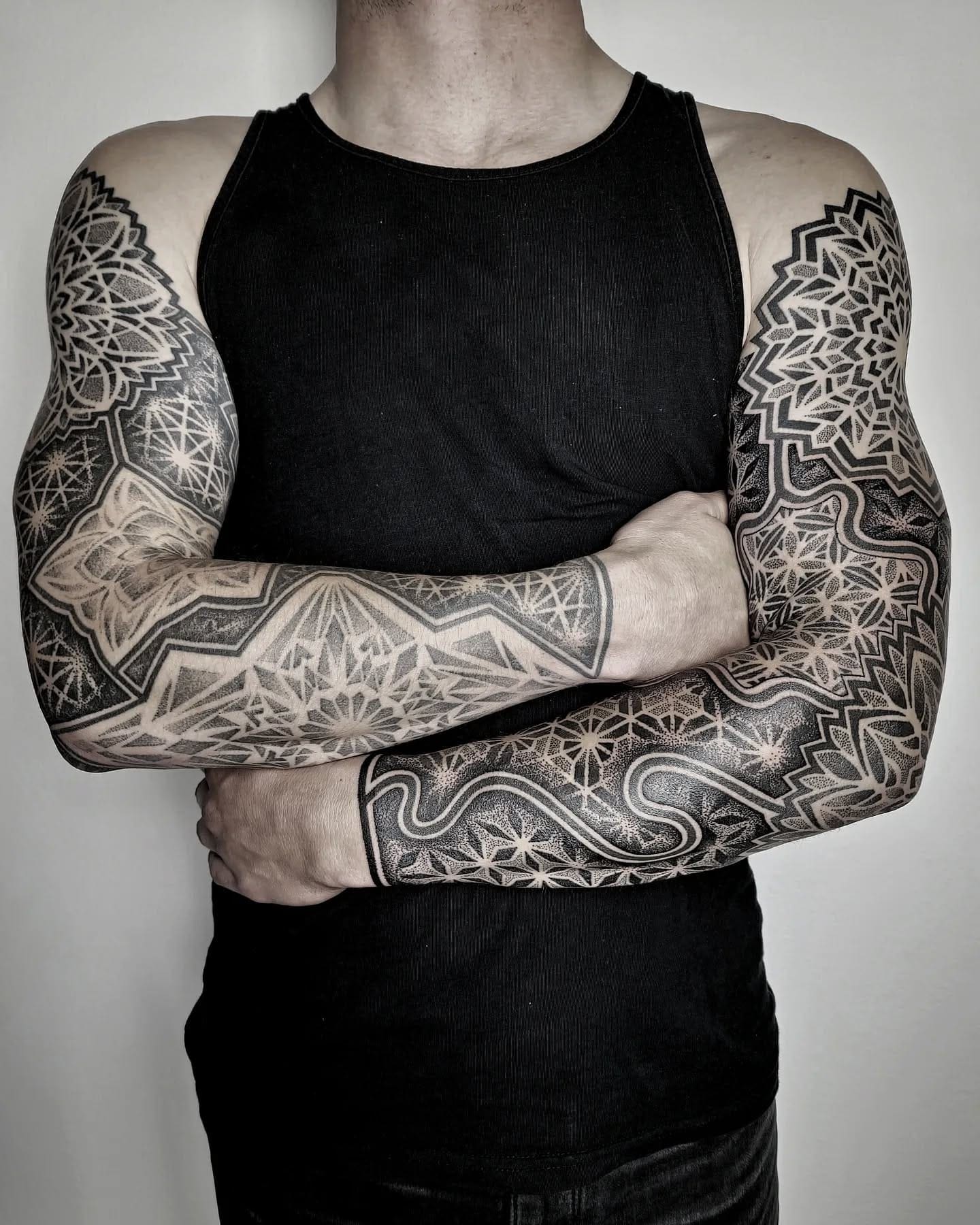 Dubbele dotwork sleeves