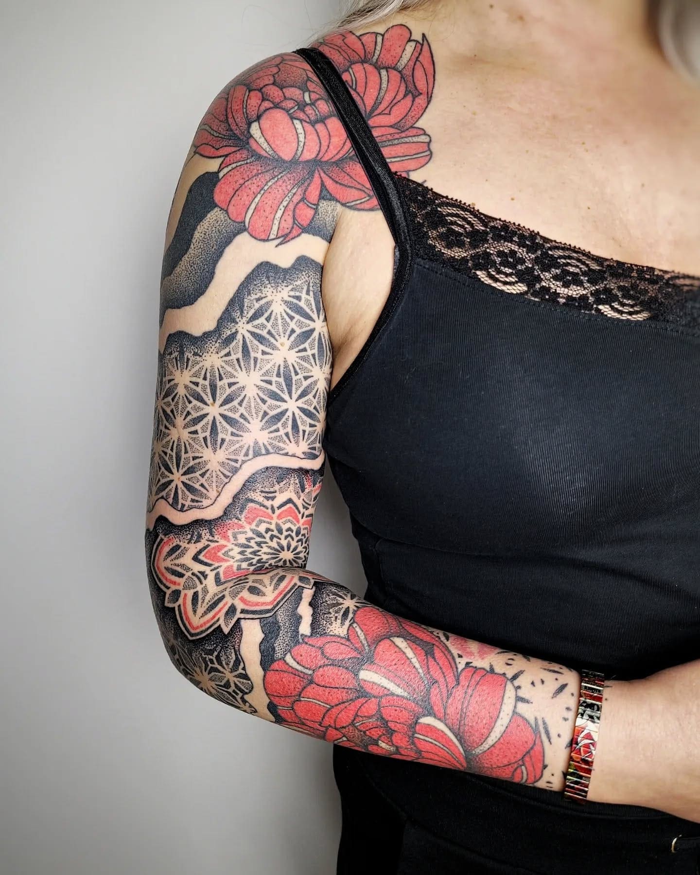 Dotwork flower sleeve