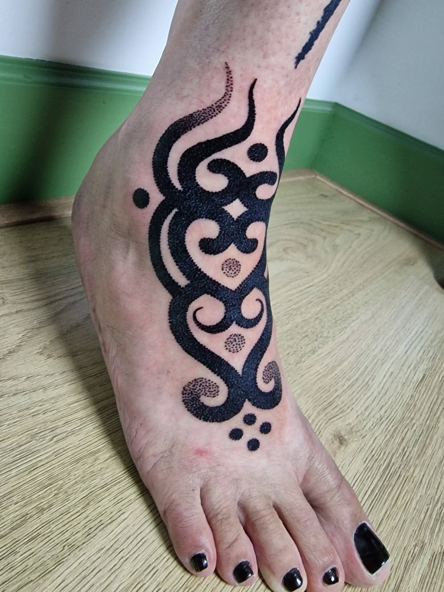 Ornament on a foot in dots