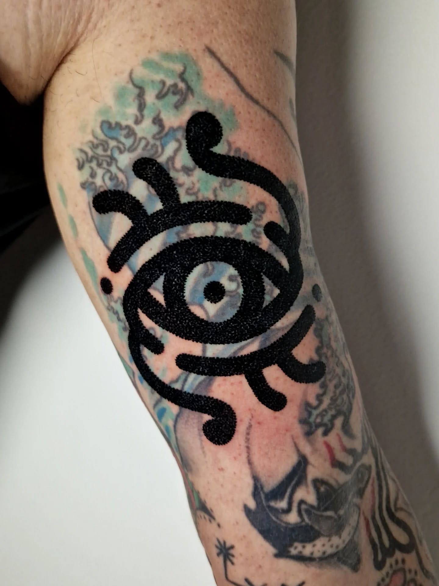 Oog ornament tattoo